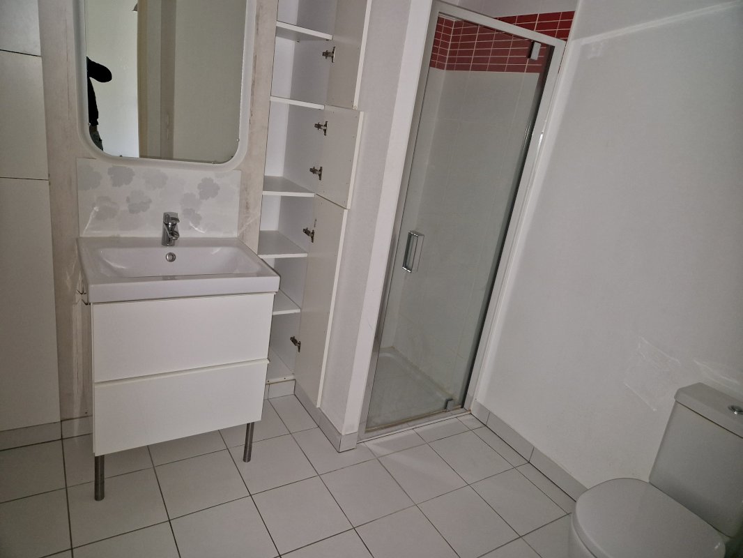 Studio avec balcon et parking - Photo 2 - Reims