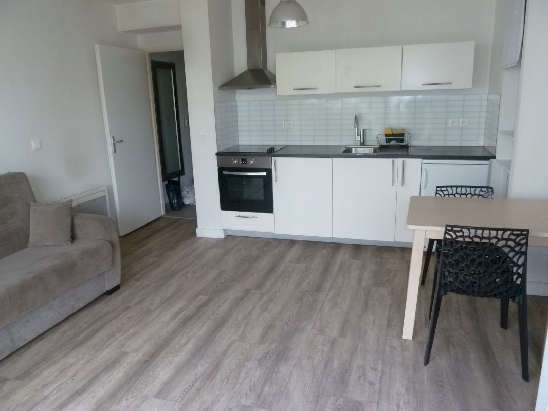 Studio avec balcon et parking - Photo 3 - Reims