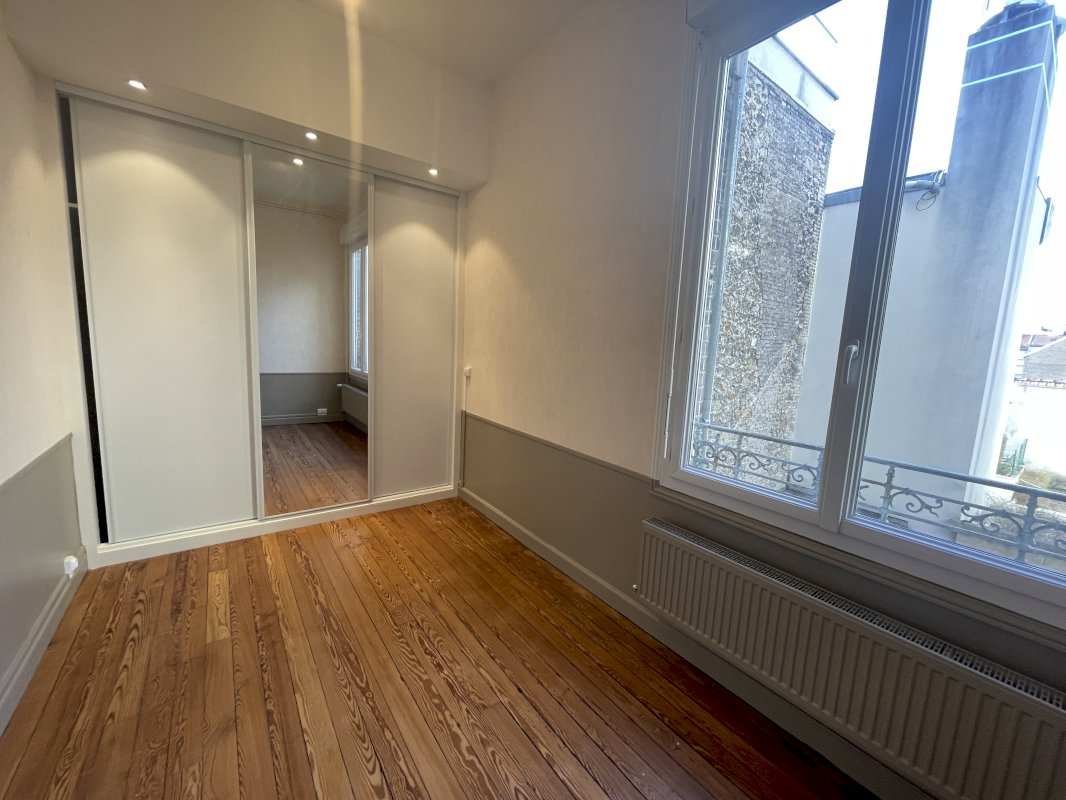 Superbe T2 refait par architecte - Photo 3 - Reims