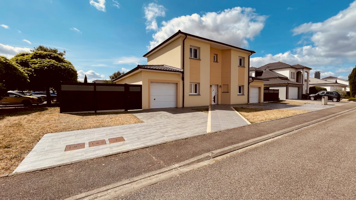 Maison contemporaine, lumineuse et économe avec piscine intérieure à Marly - Photo 3 - Marly